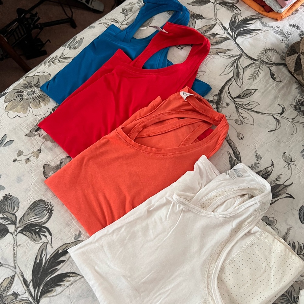 New never worn workout tanks